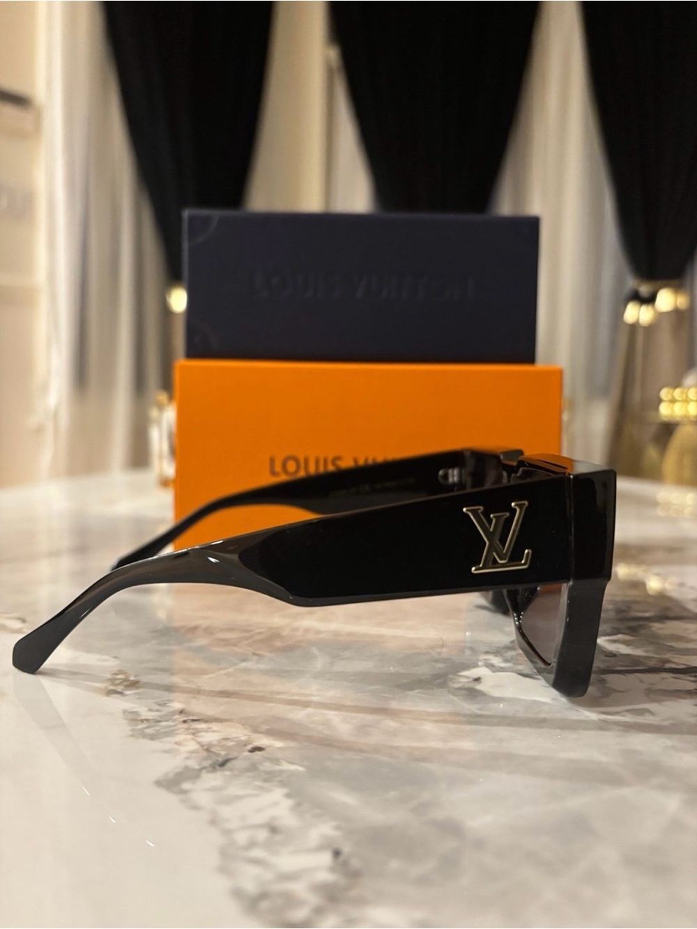 Louis Vuitton Cyclone Sunglasses with Gold LV Emblem - Picture 4 of 4